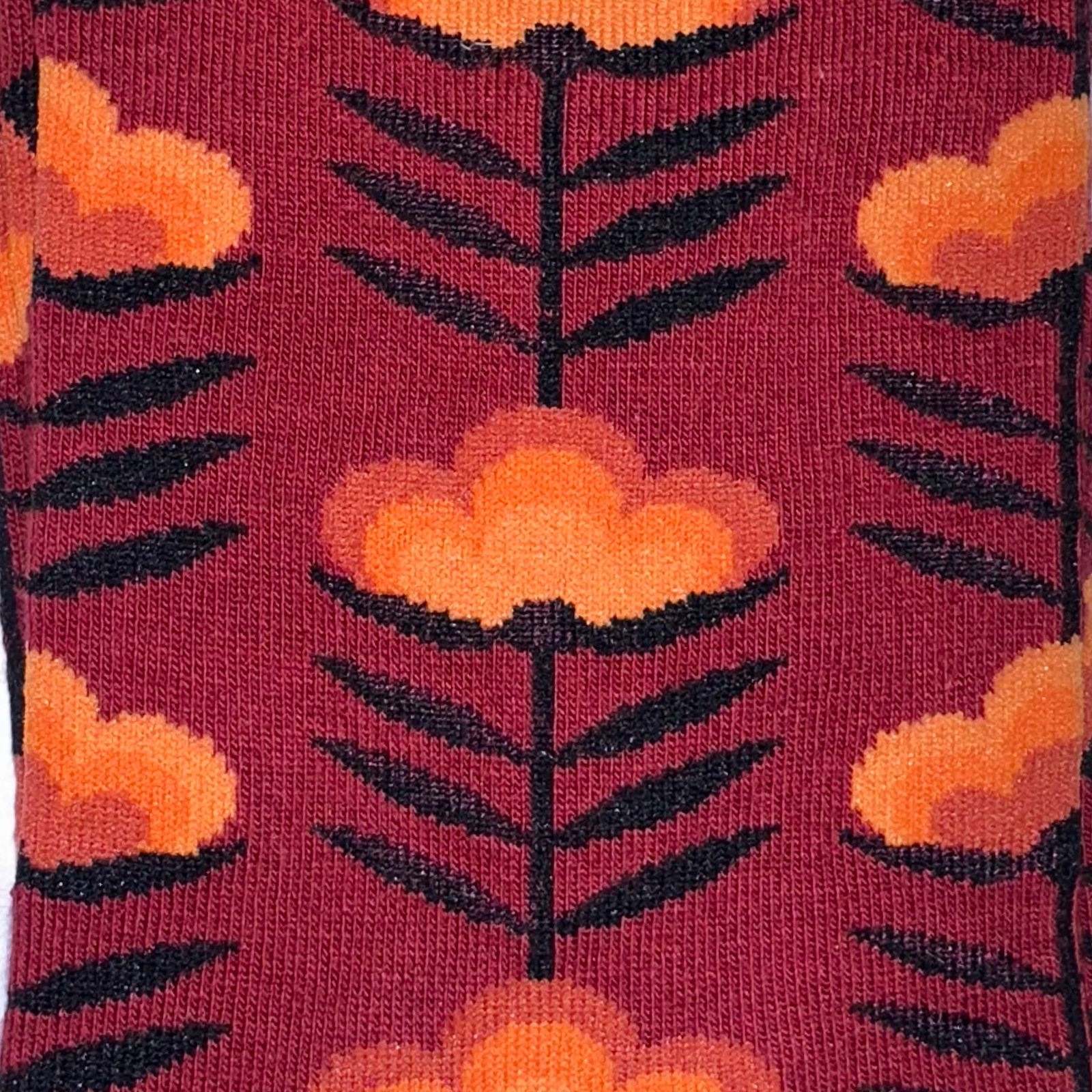 Nwt Hotsox Wine Red Retro Floral Crew Socks Fits Women’s Shoe Size 4-10.5 — image 5 of 7